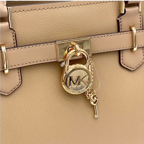 Michael Kors Hamilton
Medium Satchel and
Wallet Set Camel - Picture 9 of 13